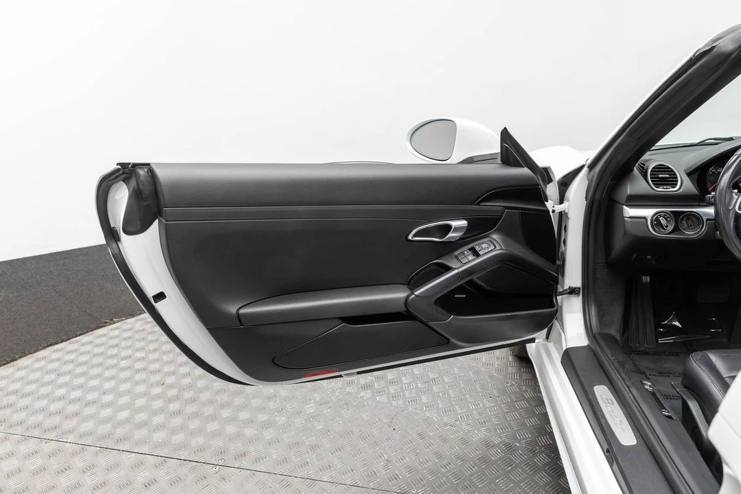 2017 Porsche 718 Boxster - Image 12 of 31