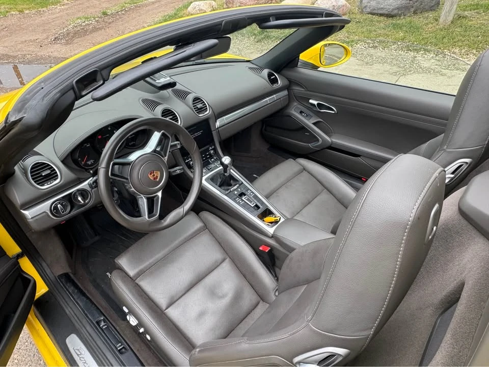 2017 Porsche 718 Boxster - Image 8 of 9