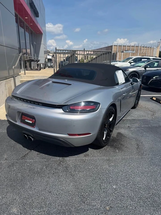 2017 Porsche 718 Boxster - Image 8 of 10