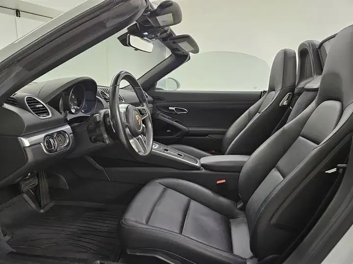 2017 Porsche 718 Boxster - Image 9 of 15