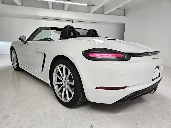 2017 Porsche 718 Boxster - Image 8 of 15