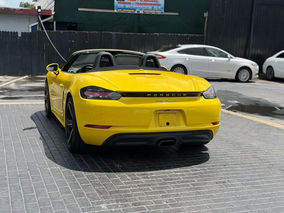 2017 Porsche 718 Boxster - Image 9 of 20