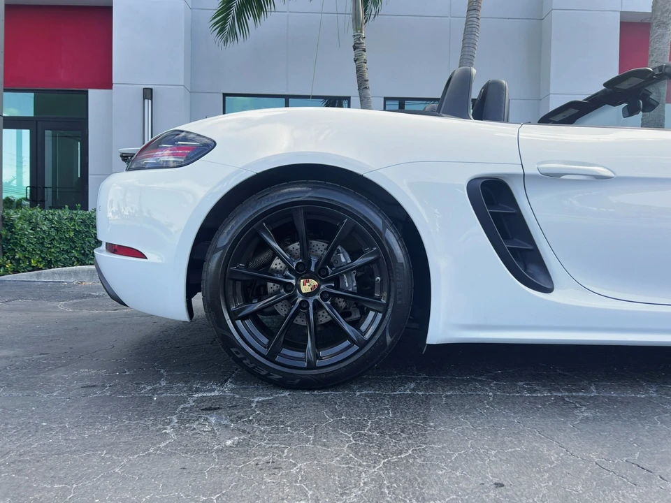 2017 Porsche 718 Boxster - Image 9 of 31