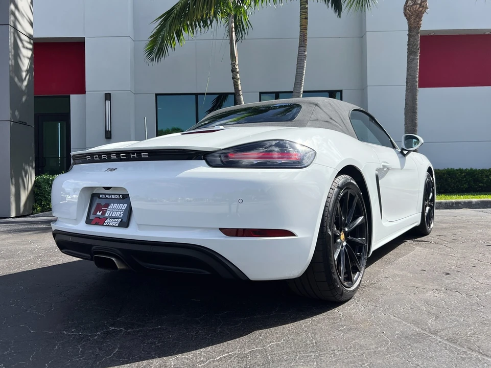 2017 Porsche 718 Boxster - Image 14 of 31