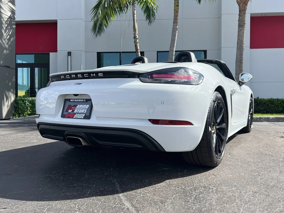 2017 Porsche 718 Boxster - Image 13 of 31
