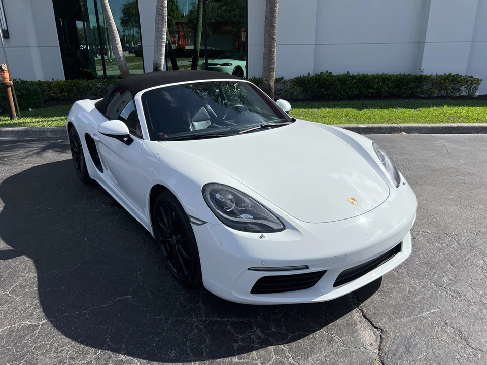 2017 Porsche 718 Boxster - Image 16 of 31
