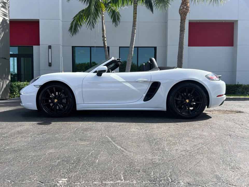2017 Porsche 718 Boxster - Image 8 of 31