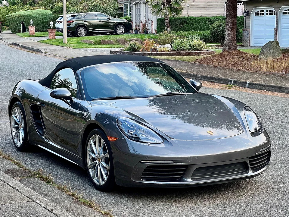 2017 Porsche 718 Boxster - Image 16 of 31
