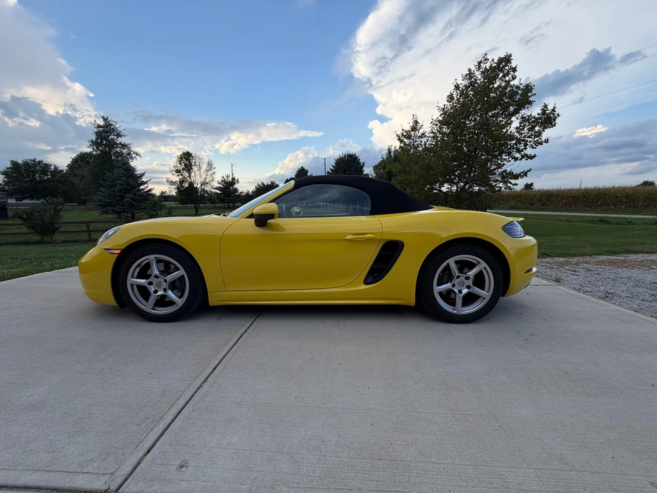 2017 Porsche 718 Boxster - Image 9 of 31