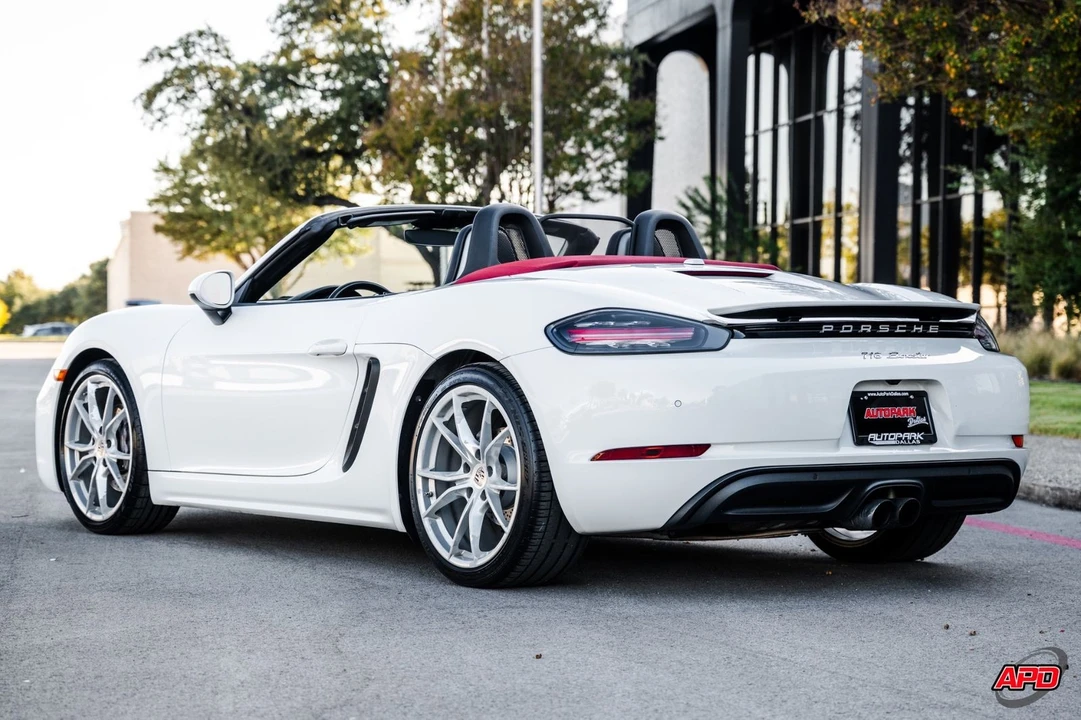 2017 Porsche 718 Boxster - Image 9 of 12