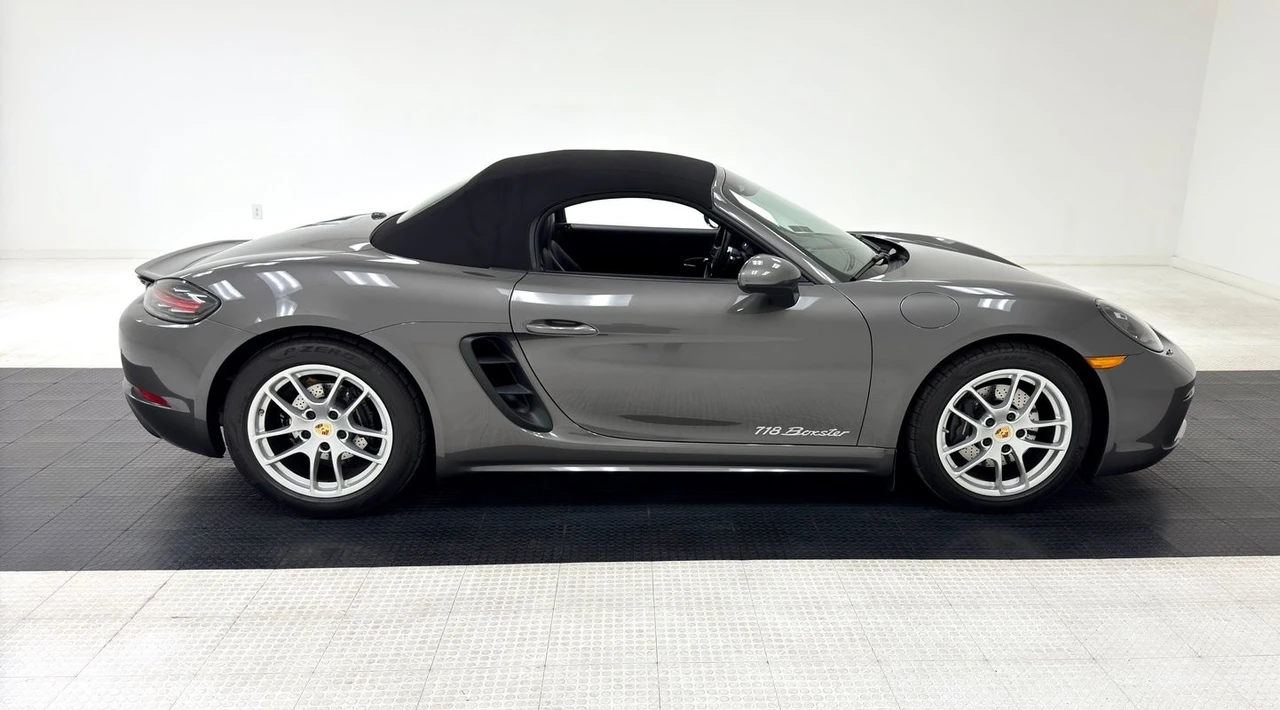 2017 Porsche 718 Boxster - Image 9 of 12