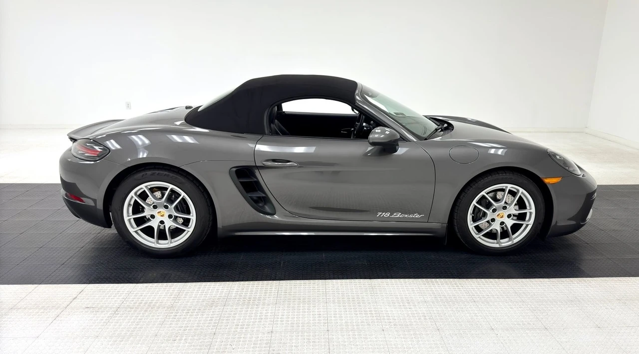 2017 Porsche 718 Boxster - Image 9 of 12