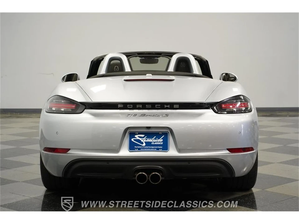 2017 Porsche 718 Boxster - Image 9 of 31