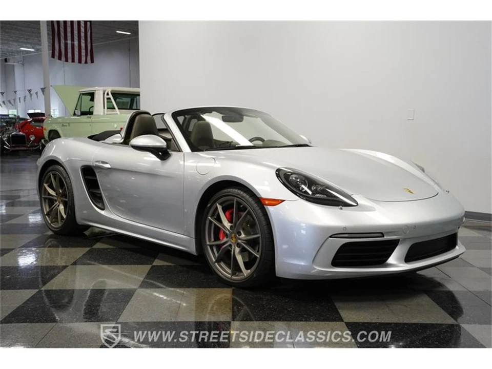 2017 Porsche 718 Boxster - Image 15 of 31