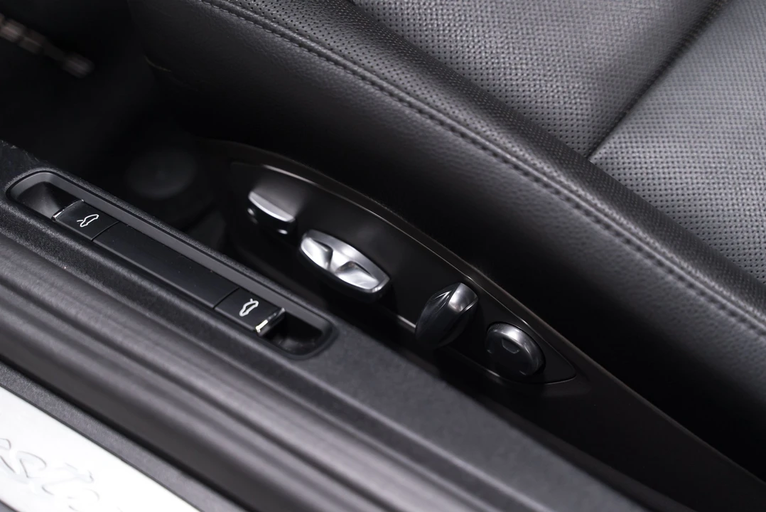 2017 Porsche 718 Boxster S - Image 26 of 30