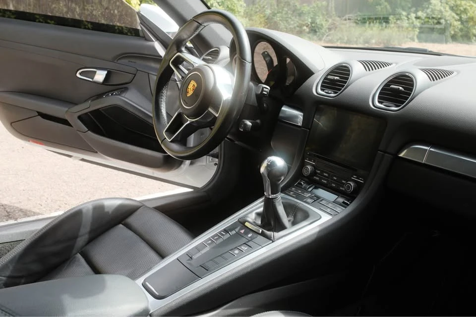 2017 Porsche 718 Cayman - Image 8 of 19