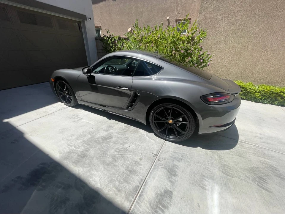 2017 Porsche 718 Cayman - Image 2 of 10