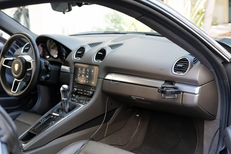 2017 Porsche 718 Cayman - Image 13 of 14