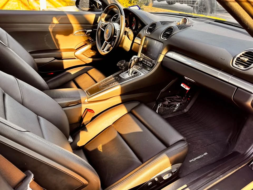 2017 Porsche 718 Cayman - Image 8 of 10