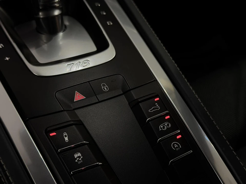 2017 Porsche 718 Cayman - Image 17 of 31