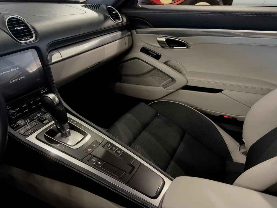 2017 Porsche 718 Cayman - Image 13 of 31