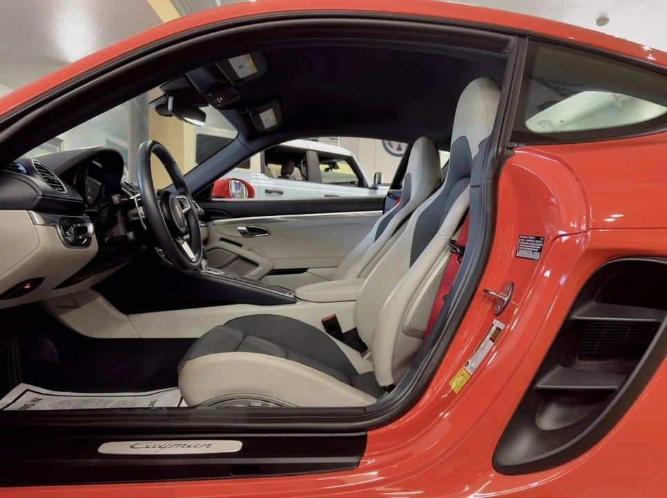 2017 Porsche 718 Cayman - Image 8 of 31