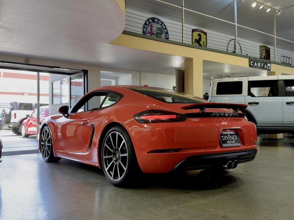 2017 Porsche 718 Cayman - Image 2 of 31