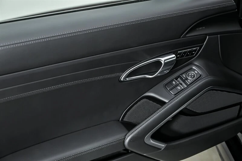 2017 Porsche Cayman - Image 17 of 31