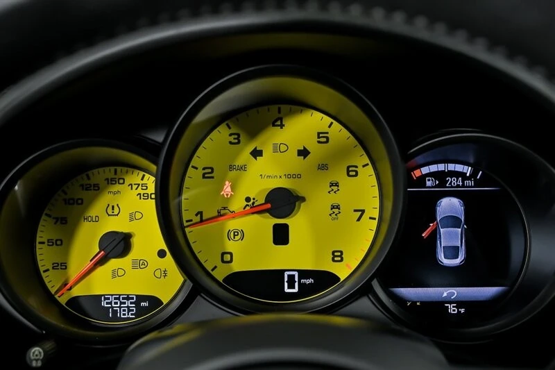 2017 Porsche Cayman - Image 24 of 31