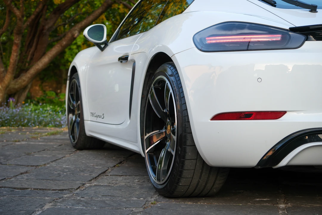 2017 Porsche 718 Cayman S - Image 24 of 31
