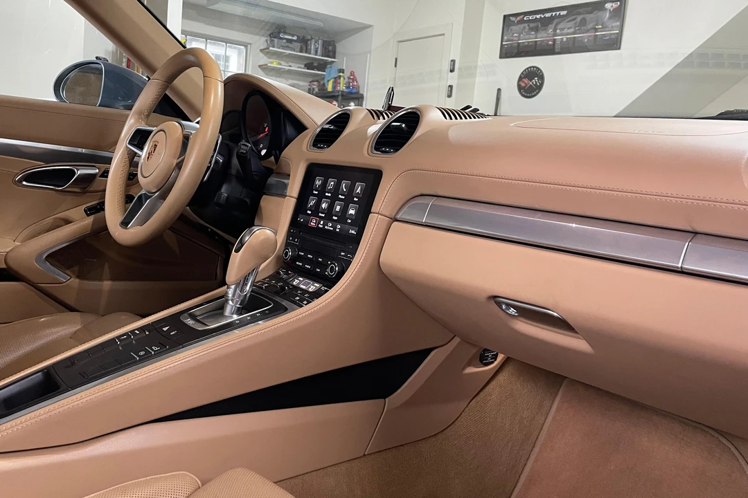 2017 Porsche 718 Cayman - Image 27 of 31