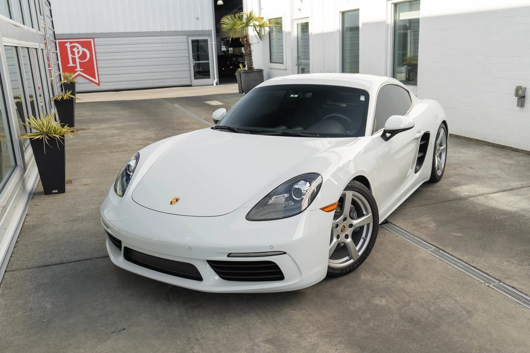 2017 Porsche Cayman - Image 2 of 31