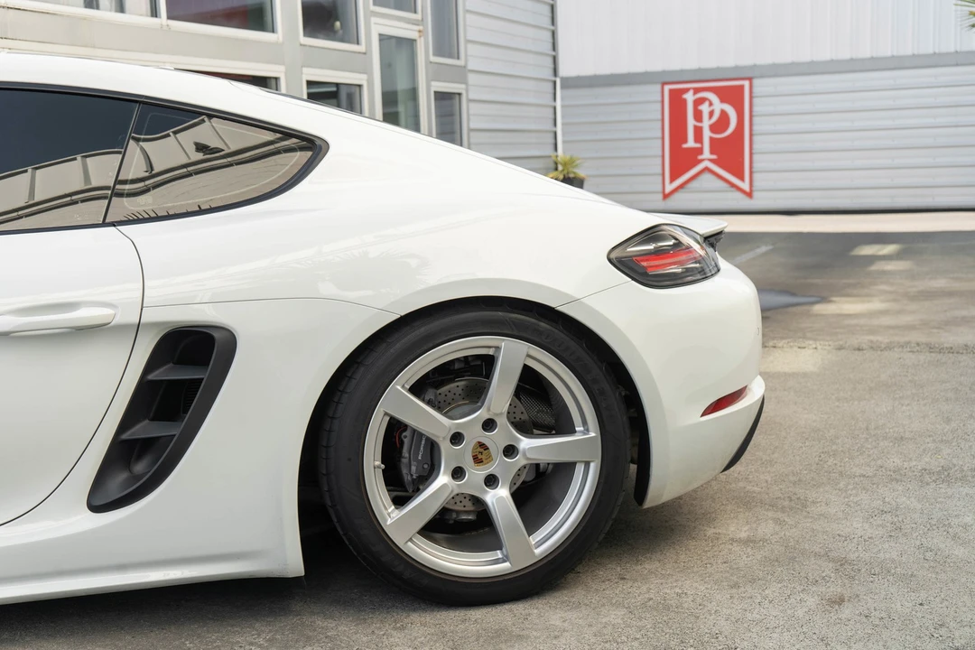 2017 Porsche Cayman - Image 4 of 31