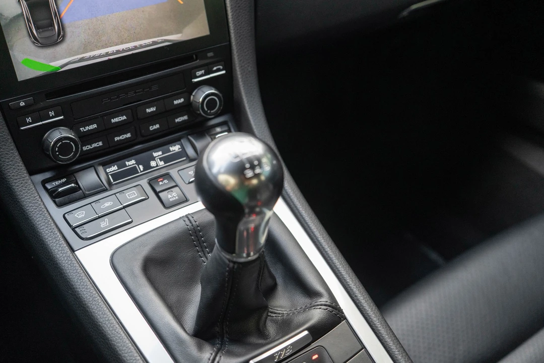 2017 Porsche Cayman - Image 27 of 31