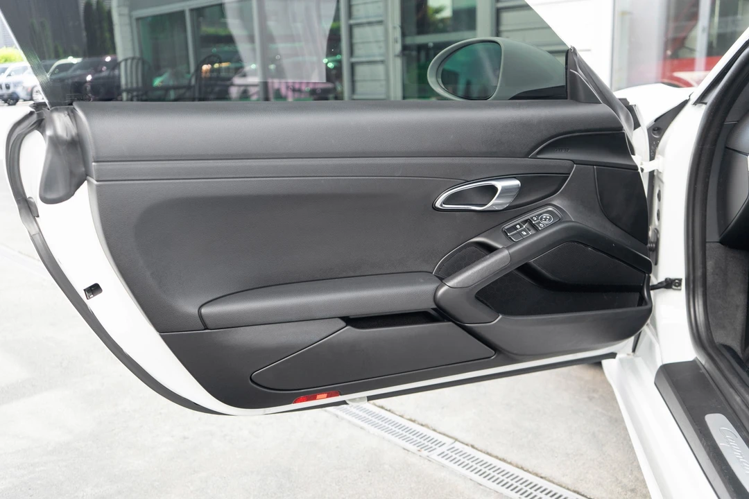 2017 Porsche Cayman - Image 17 of 31