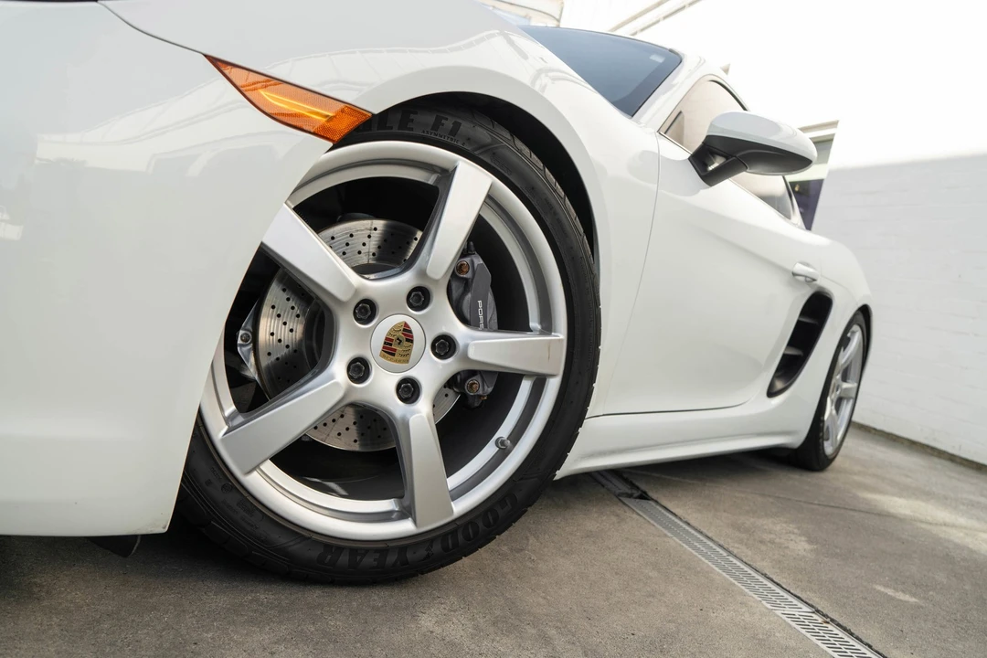 2017 Porsche Cayman - Image 3 of 31