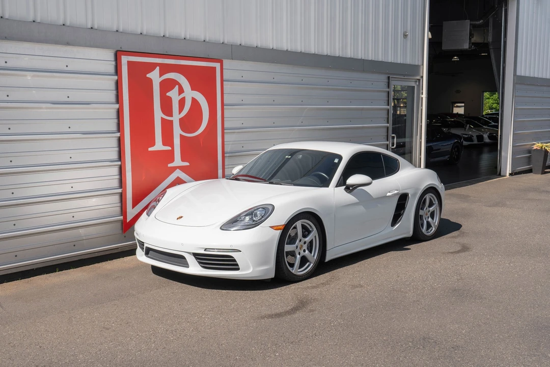 2017 Porsche Cayman - Image 8 of 31