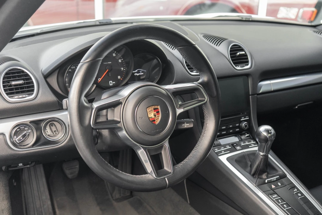 2017 Porsche Cayman - Image 20 of 31