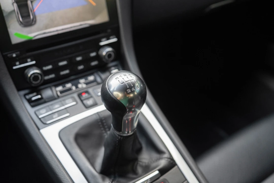 2017 Porsche Cayman - Image 28 of 31