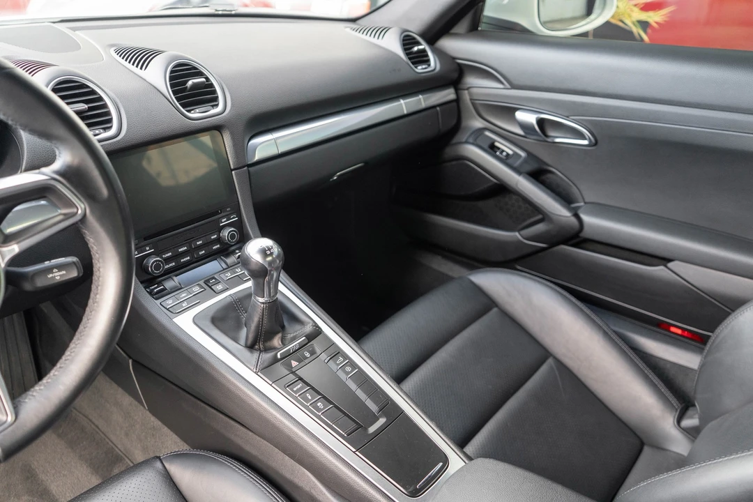 2017 Porsche Cayman - Image 23 of 31