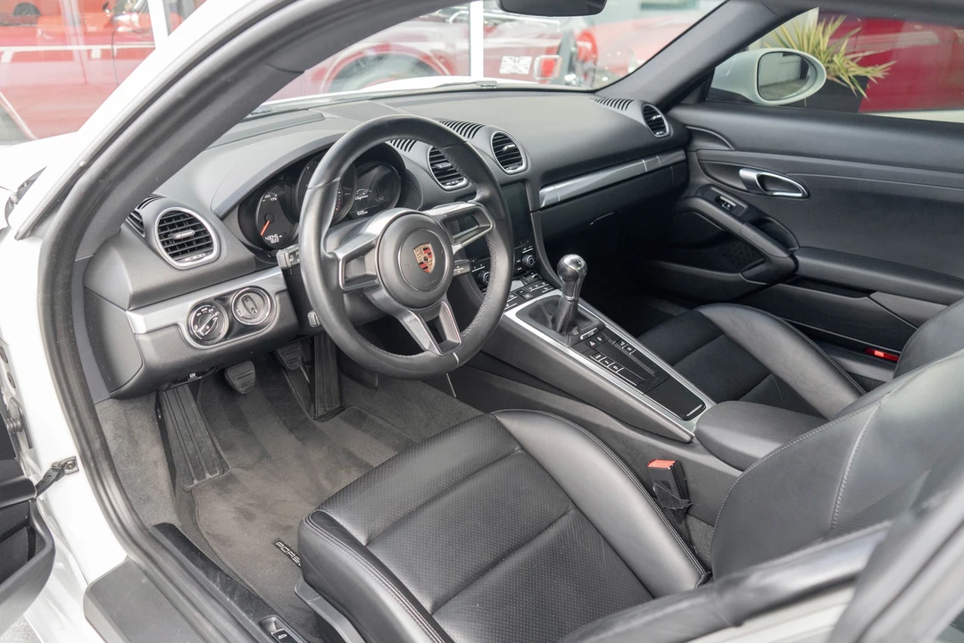 2017 Porsche Cayman - Image 15 of 31