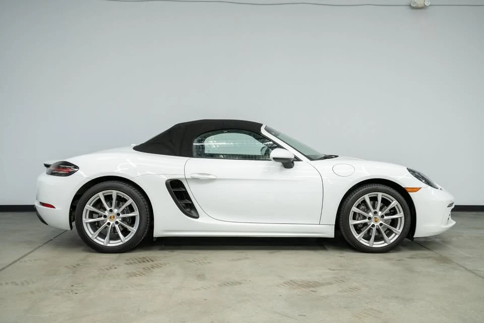 2017 Porsche 718 Boxster - Image 16 of 19