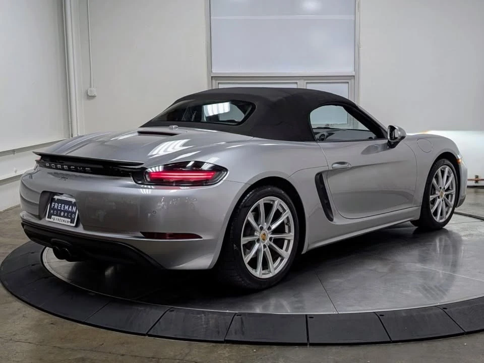 2017 Porsche 718 Boxster - Image 9 of 20