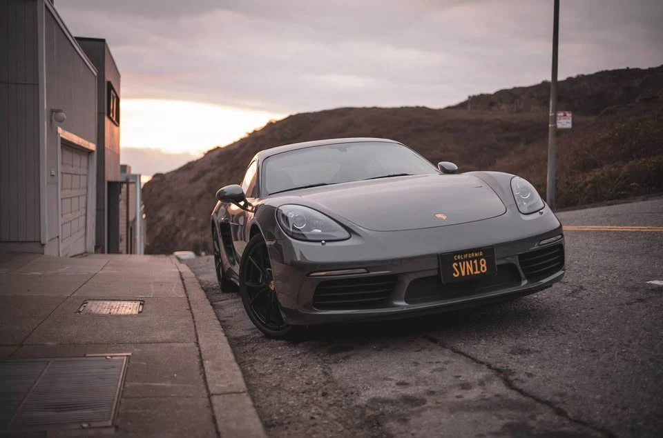 2017 Porsche 718 Cayman - Image 9 of 12