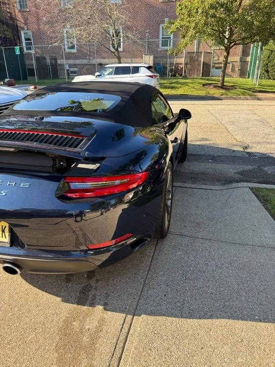 2017 Porsche 911 - Image 9 of 10