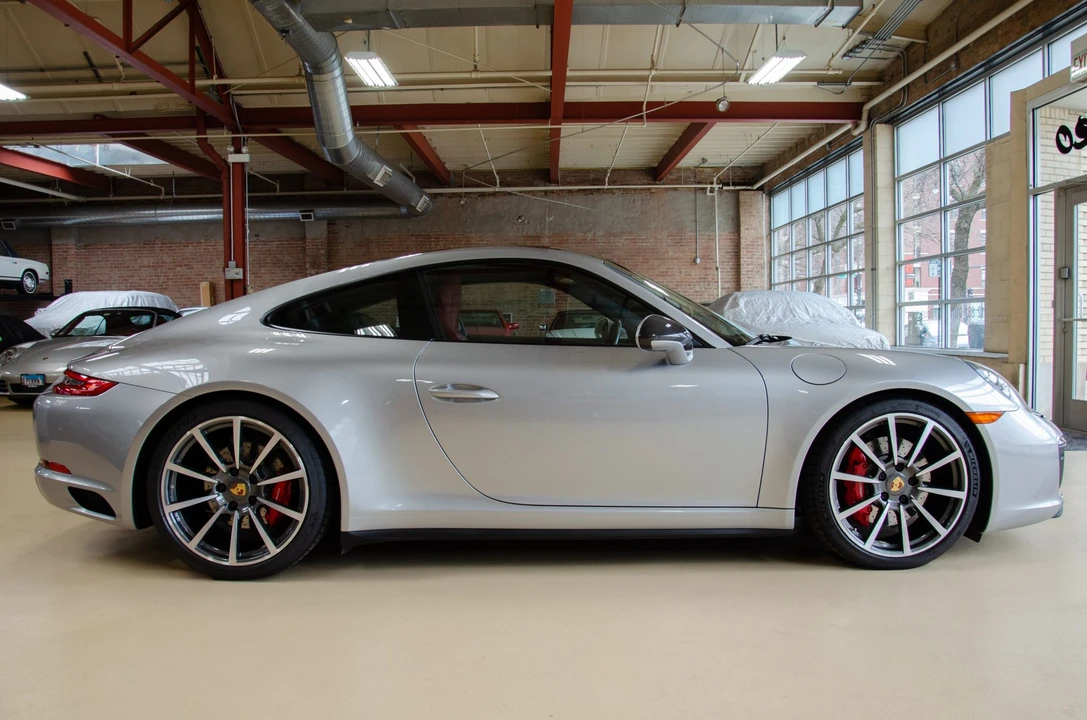 2017 Porsche 991 Carrera 4S - Image 14 of 31