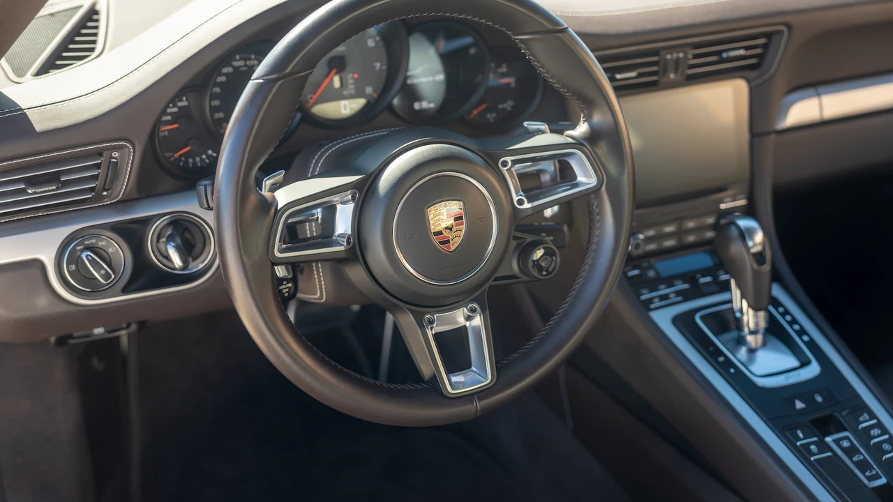 2017 Porsche 991 Carrera 4S - Image 17 of 31