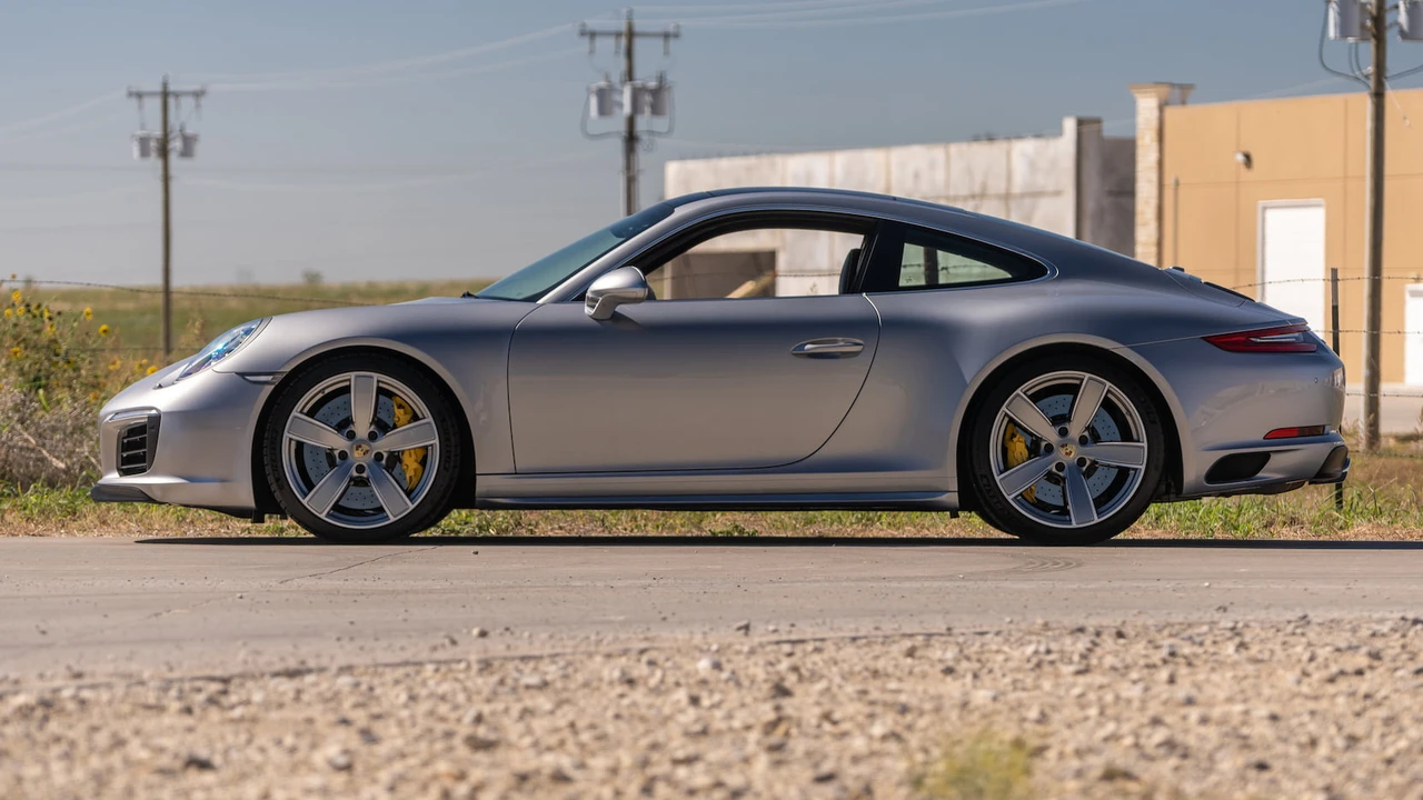 2017 Porsche 991 Carrera 4S - Image 2 of 31