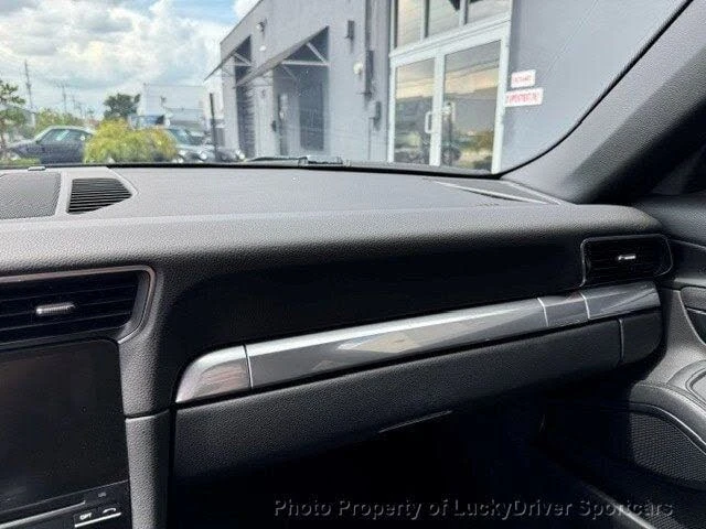 2017 Porsche 991 Carrera - Image 27 of 31