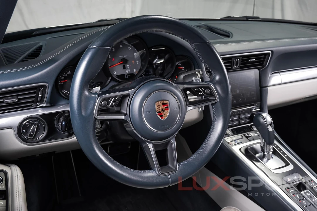 2017 Porsche - Image 28 of 31